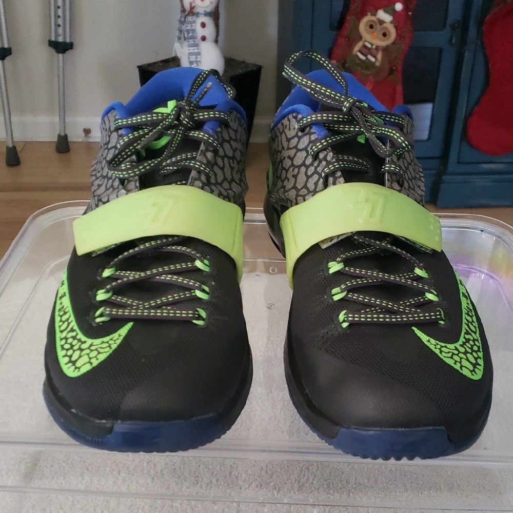 Mens Black and Green Athletic Shoes